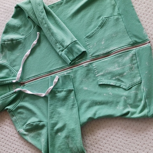 FINAL PRICE DROP Green CUSTOMIZED bleached-out effect hoodie with peace sign - Picture 3 of 12